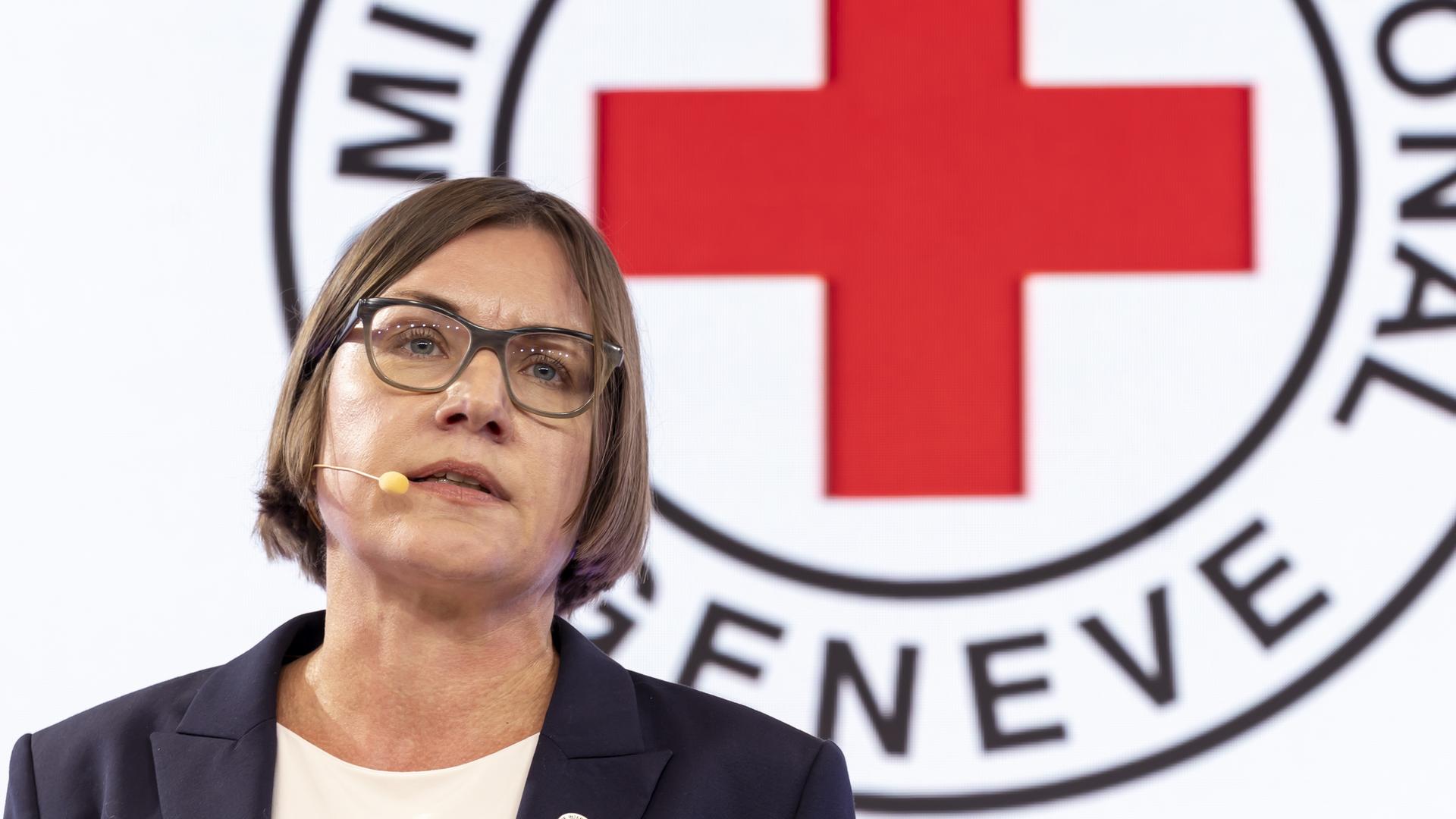 Genf: Die Schweizerin Mirjana Spoljaric Egger, Präsidentin des Internationalen Komitees vom Roten Kreuz (IKRK), spricht während eines Medienbriefings anlässlich des 75. Jahrestages der Verabschiedung der Genfer Konventionen am Sitz des IKRK in Genf.