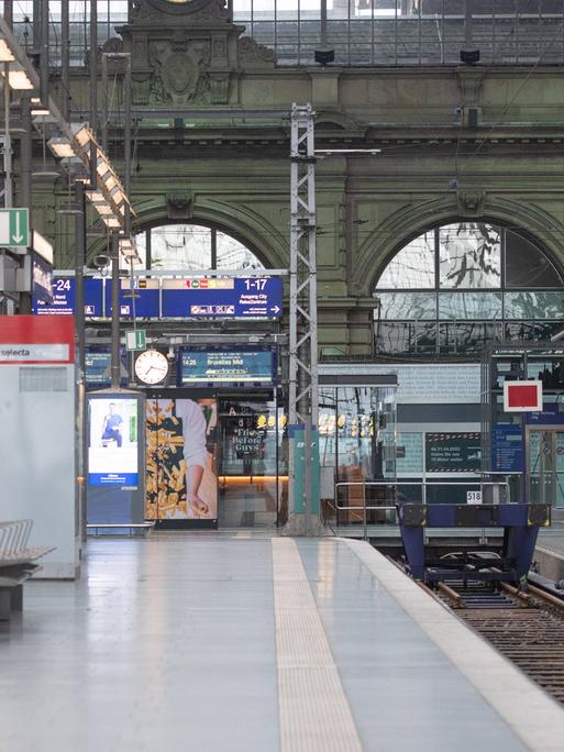Das Bild zeigt Gleise im Hauptbahnhof in Frankfurt am Main. 