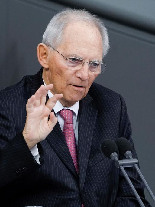 Wolfgang Schäuble hält eine Rede zum Thema Corona-Maßnahmen bei der 191. Sitzung des Deutschen Bundestag in Berlin.
