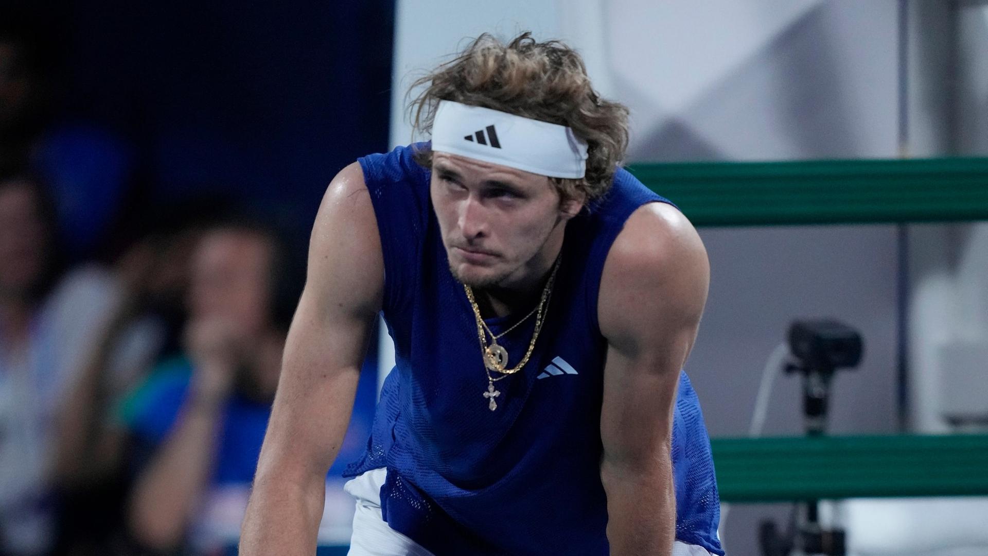 Tennisprofi Alexander Zverev ist enttäuscht nach einer Niederlage.