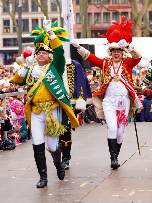Die Präsidenten der Traditionsgesellschaften im Kölner Karneval beim Funkenbiwak auf dem Neumarkt 2020