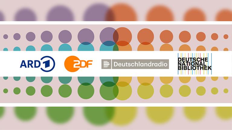 Logos von ARD, ZDF, Deutschlandradio und DNB auf einer Fläche mit bunten Punkten