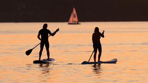 Stand-up-Paddler auf dem Berliner Wannsee