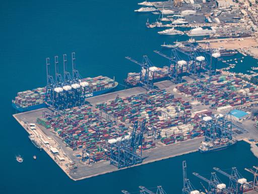 Luftaufnahme des Hafens von Piräus in Griechenland