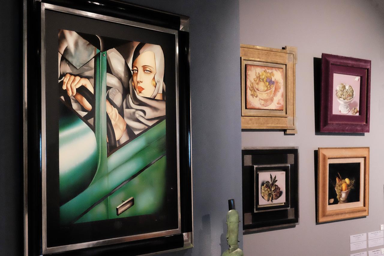 Ein Gemälde mit Tamara Lempickas „Selbstporträt im grünen Bugatti“