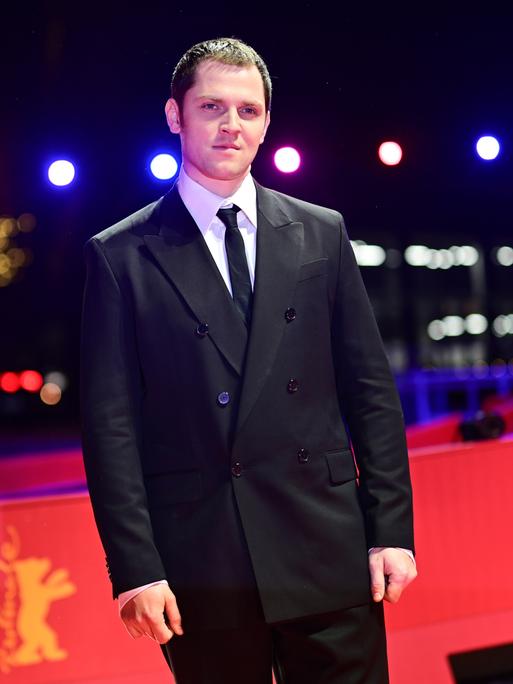 Enno Trebs, Schauspieler, steht während des Photocalls für die European Shooting Stars auf dem Roten Teppichs am Berlinale Palast.