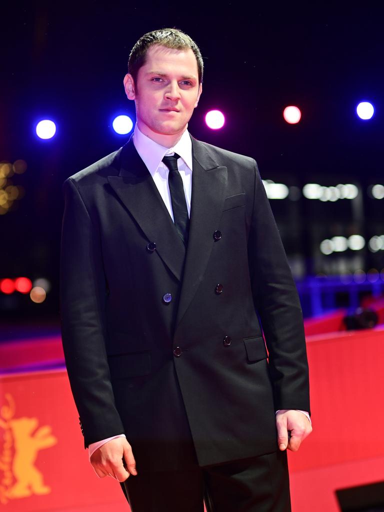 Enno Trebs, Schauspieler, steht während des Photocalls für die European Shooting Stars auf dem Roten Teppichs am Berlinale Palast.