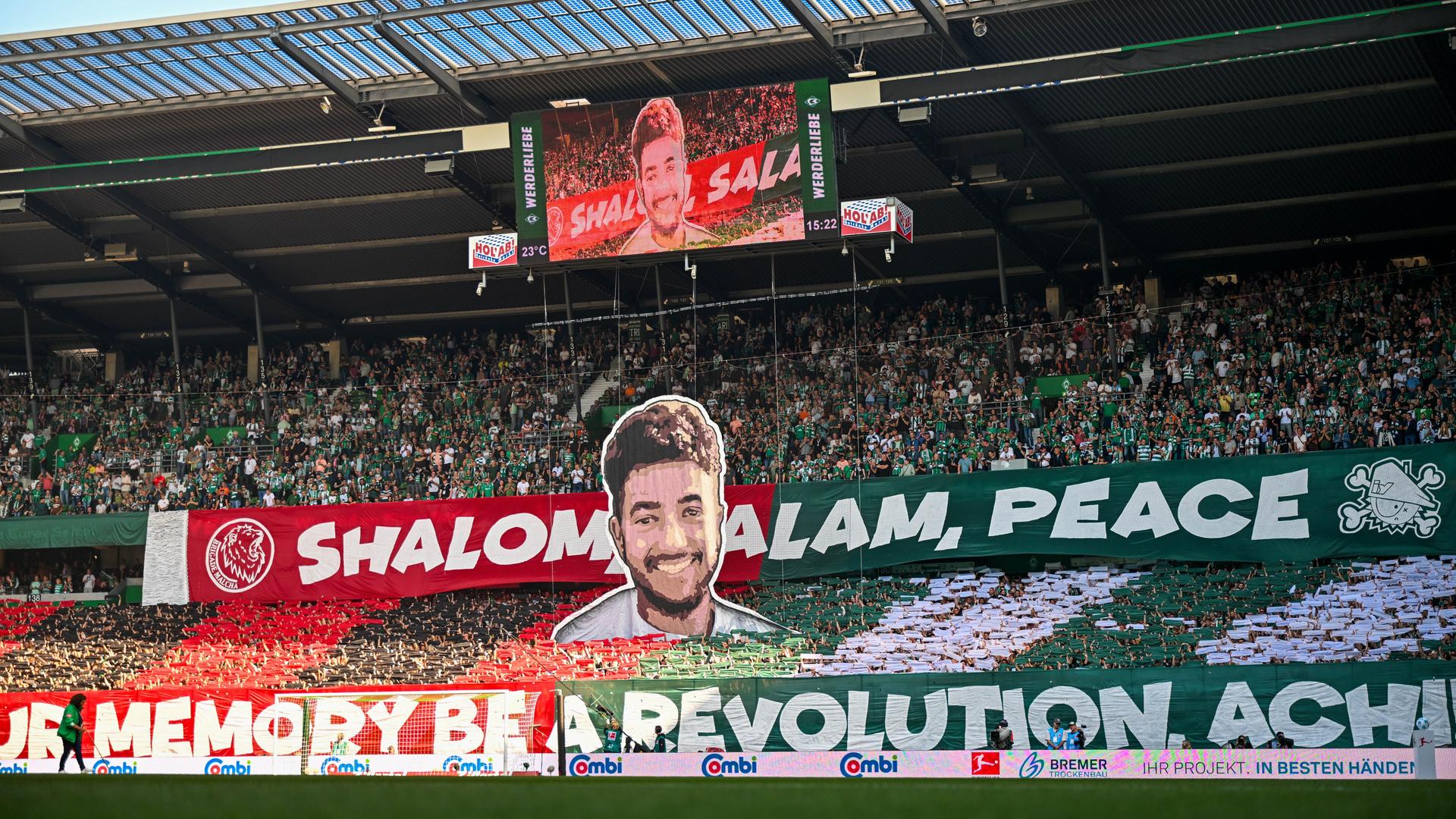 Werder-Fans gedenken dem Werder-Fan Hersh Goldberg-Polin, der von der islamistischen Hamas ermordet wurde.