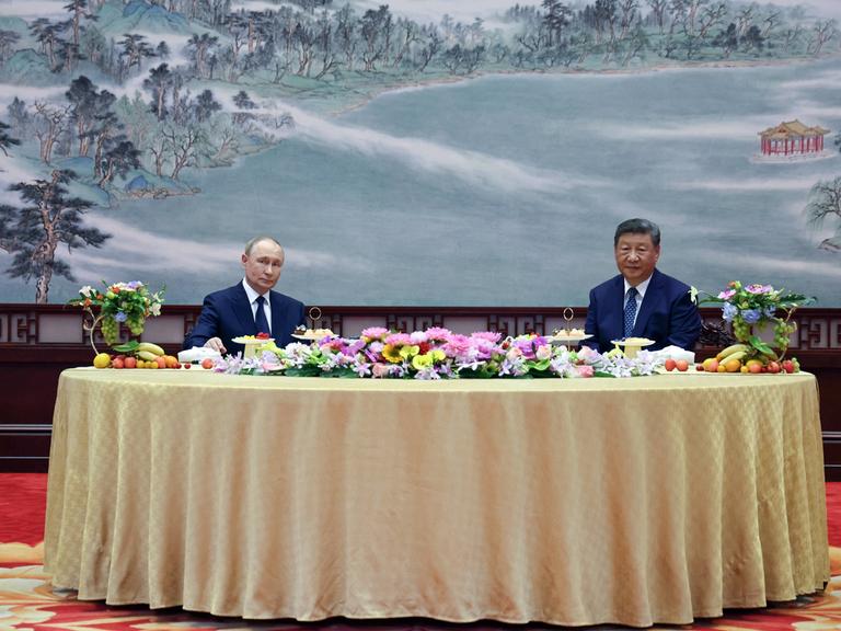 02.09.2025: Russlands Präsident Wladimir Putin und Chinas Präsident Xi Jinping bei einem Treffen in Beijing.