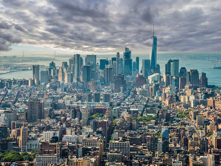 Blick über New York mit Skyline Manhattans.