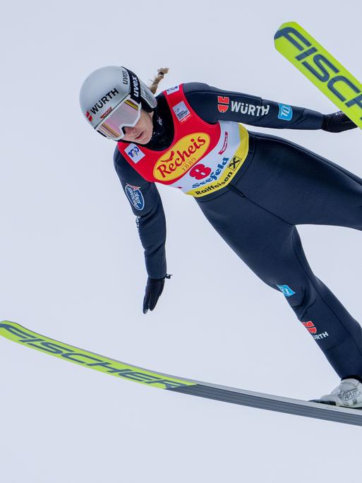 Als Skispringerin gewann Svenja Würth 2017 den Weltmeistertitel im Mixed-Team. Mittlerweile startet sie in der Nordischen Kombination, die Skispringen und Langlauf kombiniert.