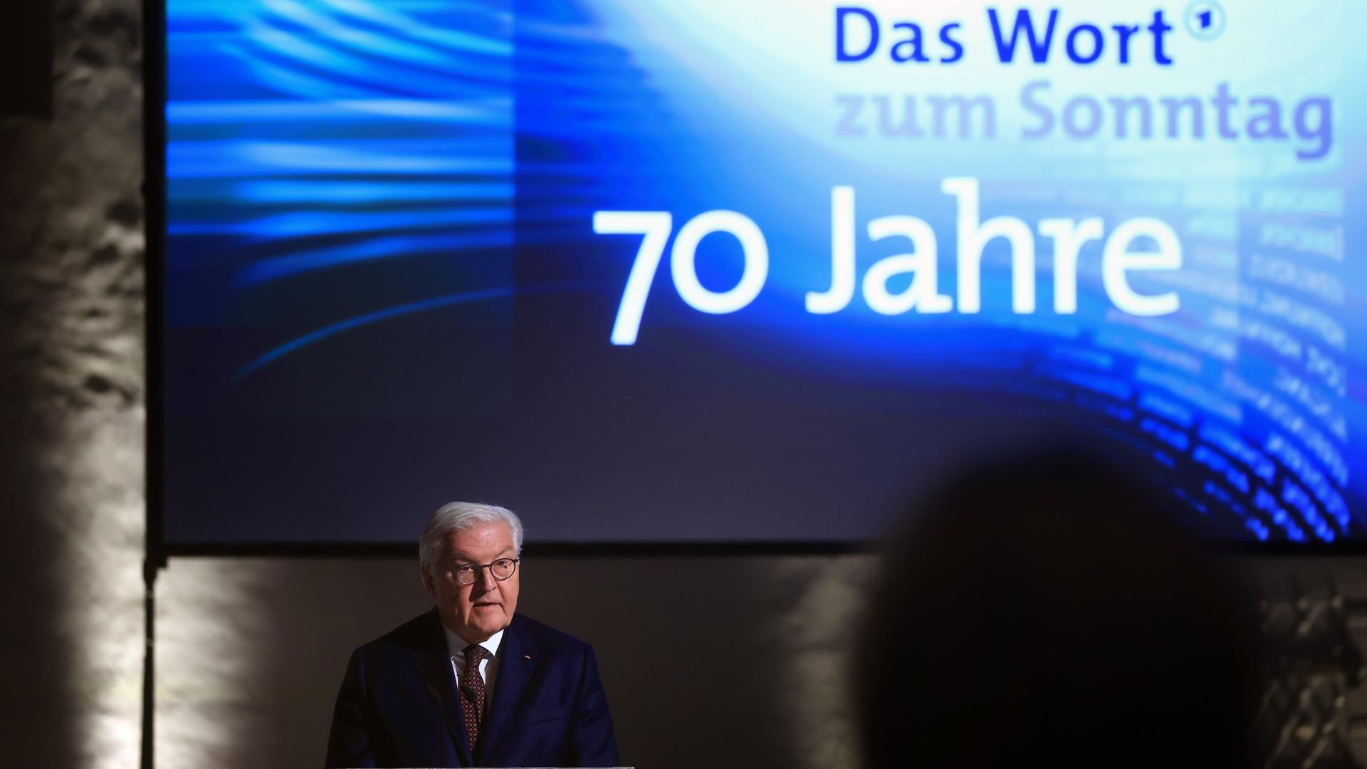 München: Frank-Walter Steinmeier (SPD), Bundespräsident, spricht in der St. Markus-Kirche beim Festakt zum 70-jährigen Bestehen der Kirchensendung "Das Wort zum Sonntag". München: Frank-Walter Steinmeier (SPD), Bundespräsident, spricht in der St. Markus-Kirche beim Festakt zum 70-jährigen Bestehen der Kirchensendung "Das Wort zum Sonntag".