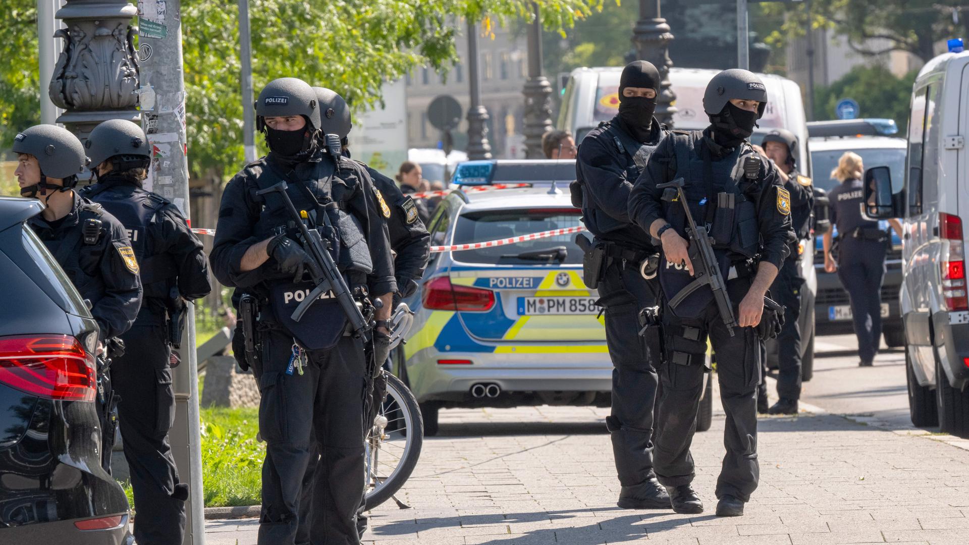 Polizisten sind in München im Einsatz.