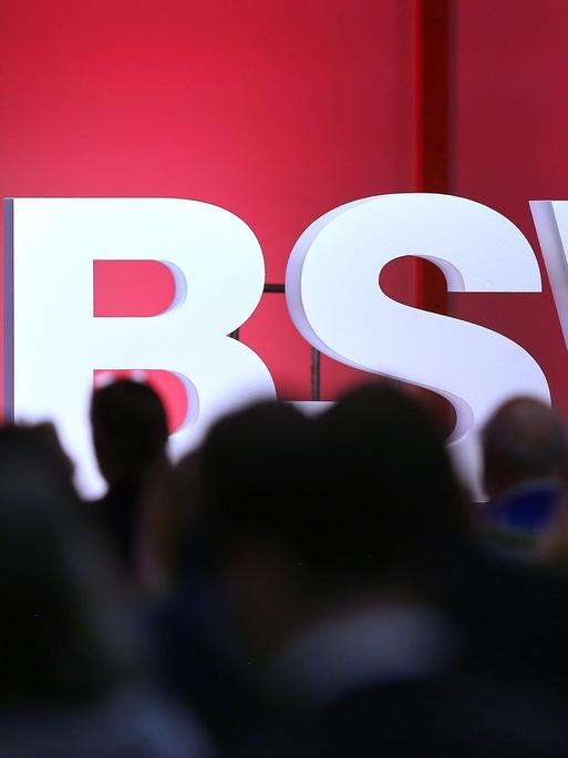 Aufsteller im einem Logo der Partei "Bündnis Sahra Wagenknecht" BSW