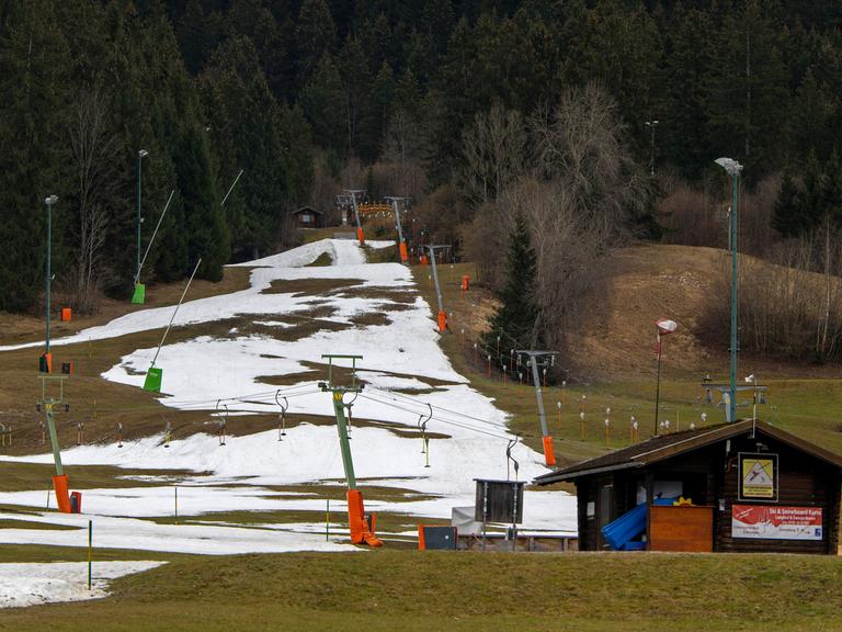 Der kleine Adlerlift bei der Tegelbergbahn in Schwangau im Allgäu ist geschlossen.