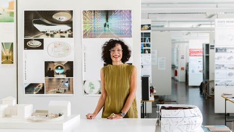 Die Architektin Shirin Frangoul-Brückner in ihrem Atelier. Die Architektin Shirin Frangoul-Brückner in ihrem Atelier.