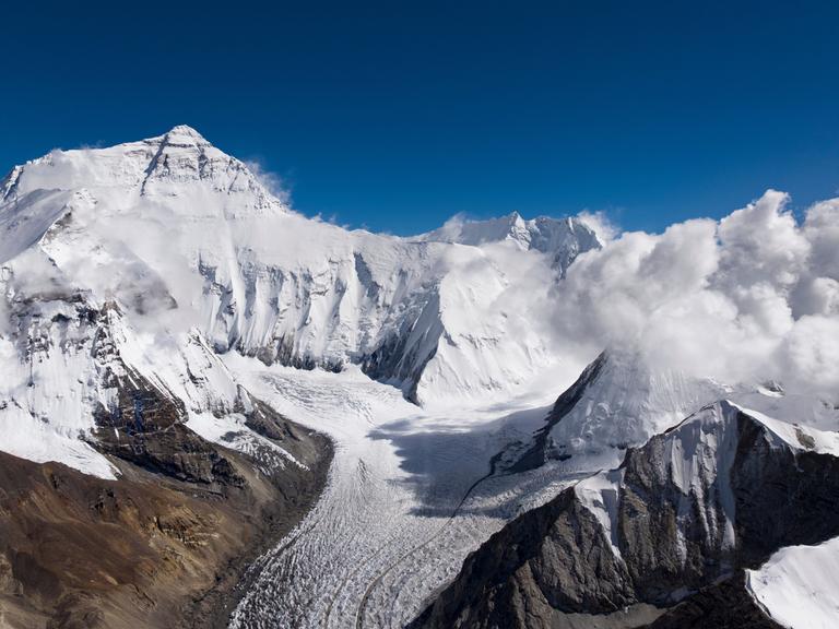Die Nordseite des Mount Everest im September 2024