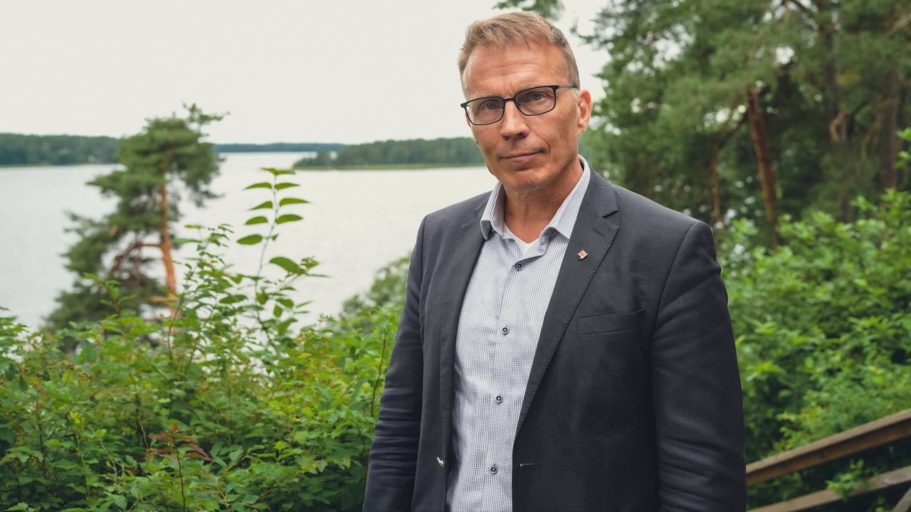 Jukka Kopra, Vorsitzender des Verteidigungsausschusses in Finnland, posiert für ein Foto in Lappenranta, Finnland,  2022.