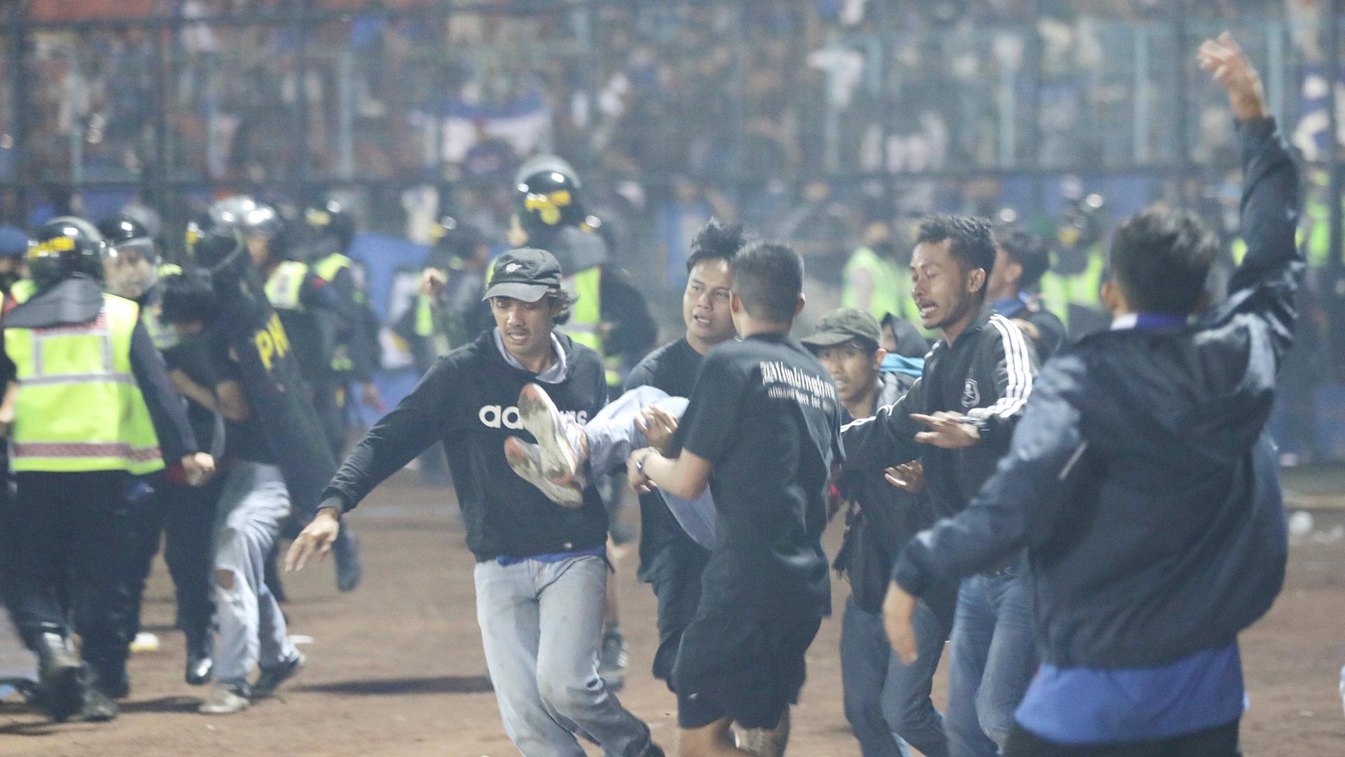 Bencana stadion di Indonesia – “Kami tidak siap menghadapi skenario seperti itu”