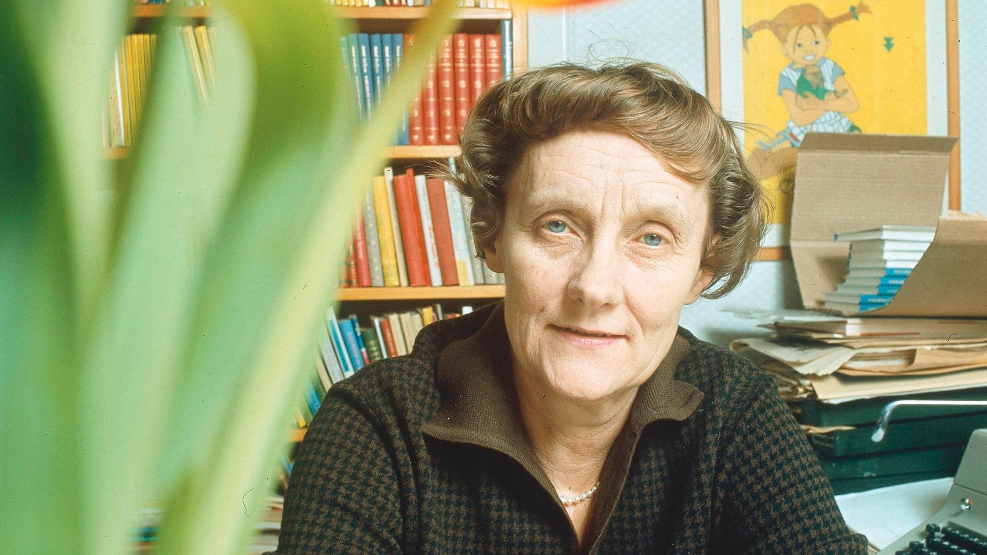 Astrid Lindgren (1907-2002) in ihrem Arbeitszimmer Astrid Lindgren (1907-2002) in ihrem Arbeitszimmer