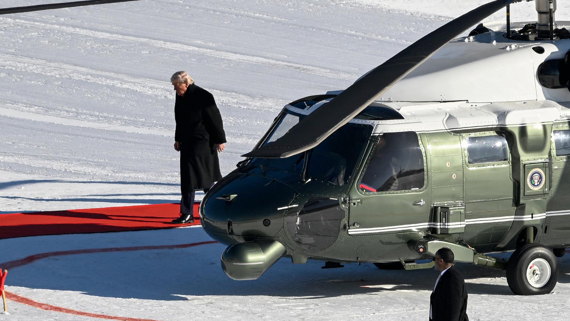 US-Präsident Donald Trump nach der Landung in Davos