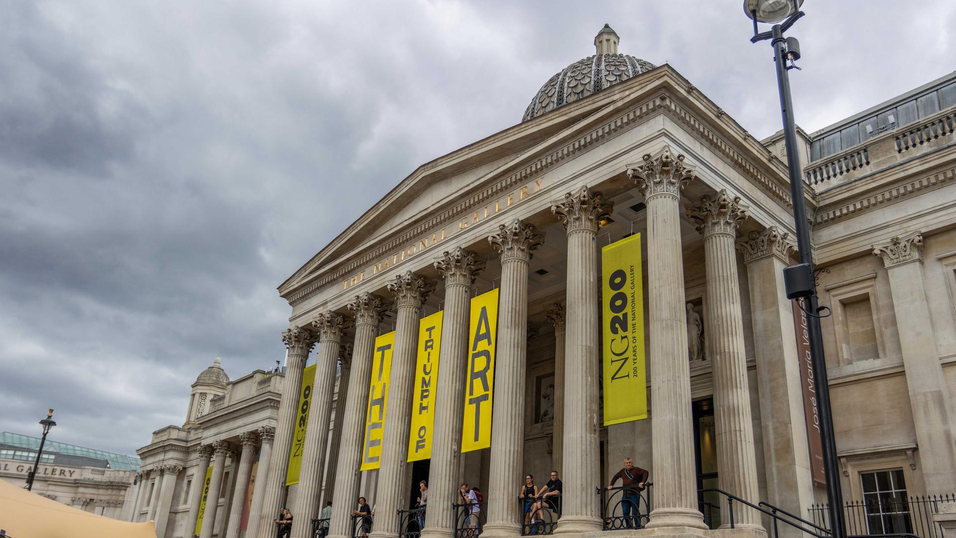 Besucher des "'The Triumph of Art" Festes zur Feier des 200. Jubiliäums der National Gallery am Trafalgar Square. Credit:Zak Irfan / Avalon Besucher des "'The Triumph of Art" Festes zur Feier des 200. Jubiliäums der National Gallery am Trafalgar Square. Credit:Zak Irfan / Avalon
