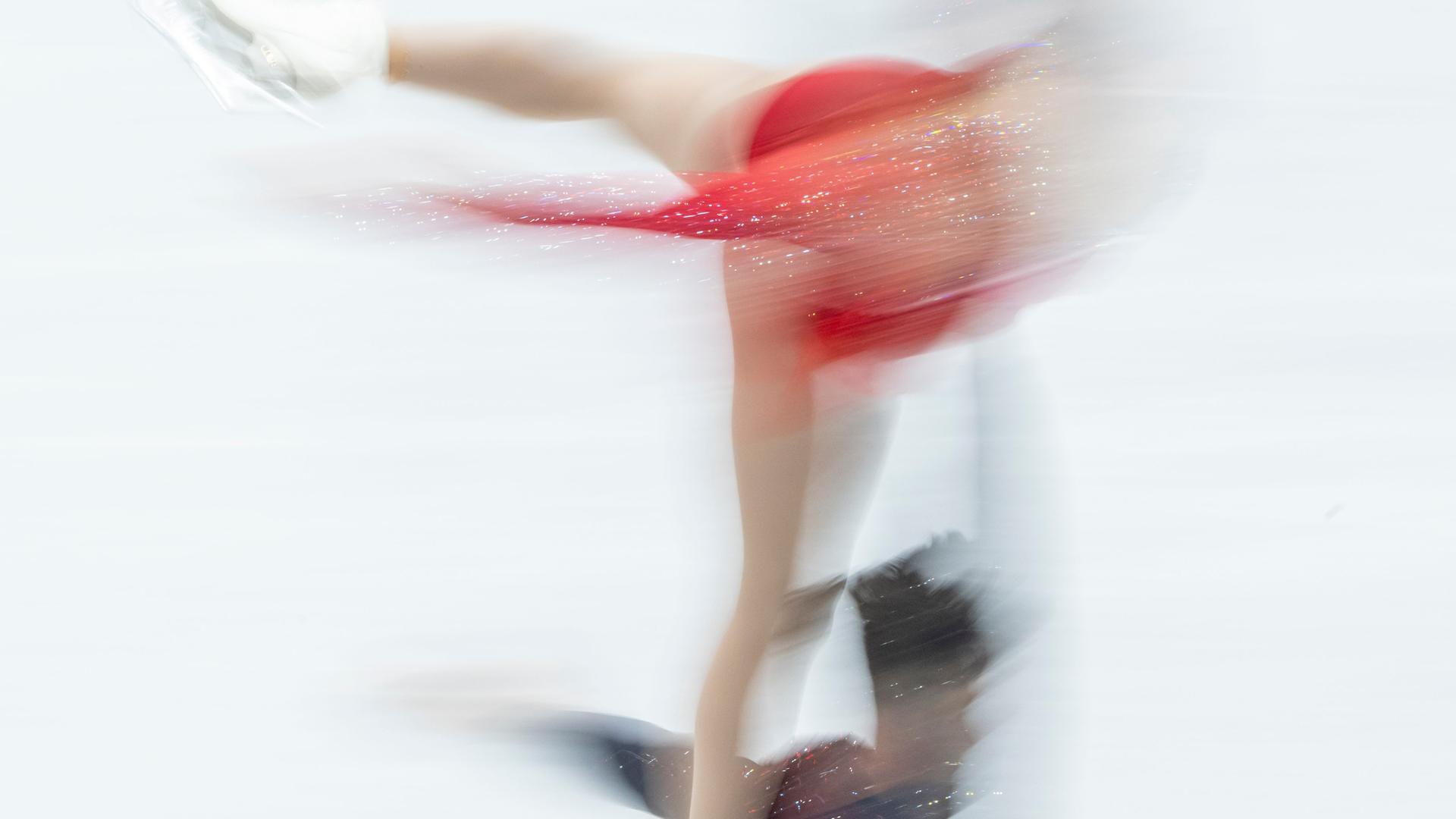 Megan Wessenberg und Denys Strekalin aus Frankreich bei ihrer Kür im Paarlaufen.