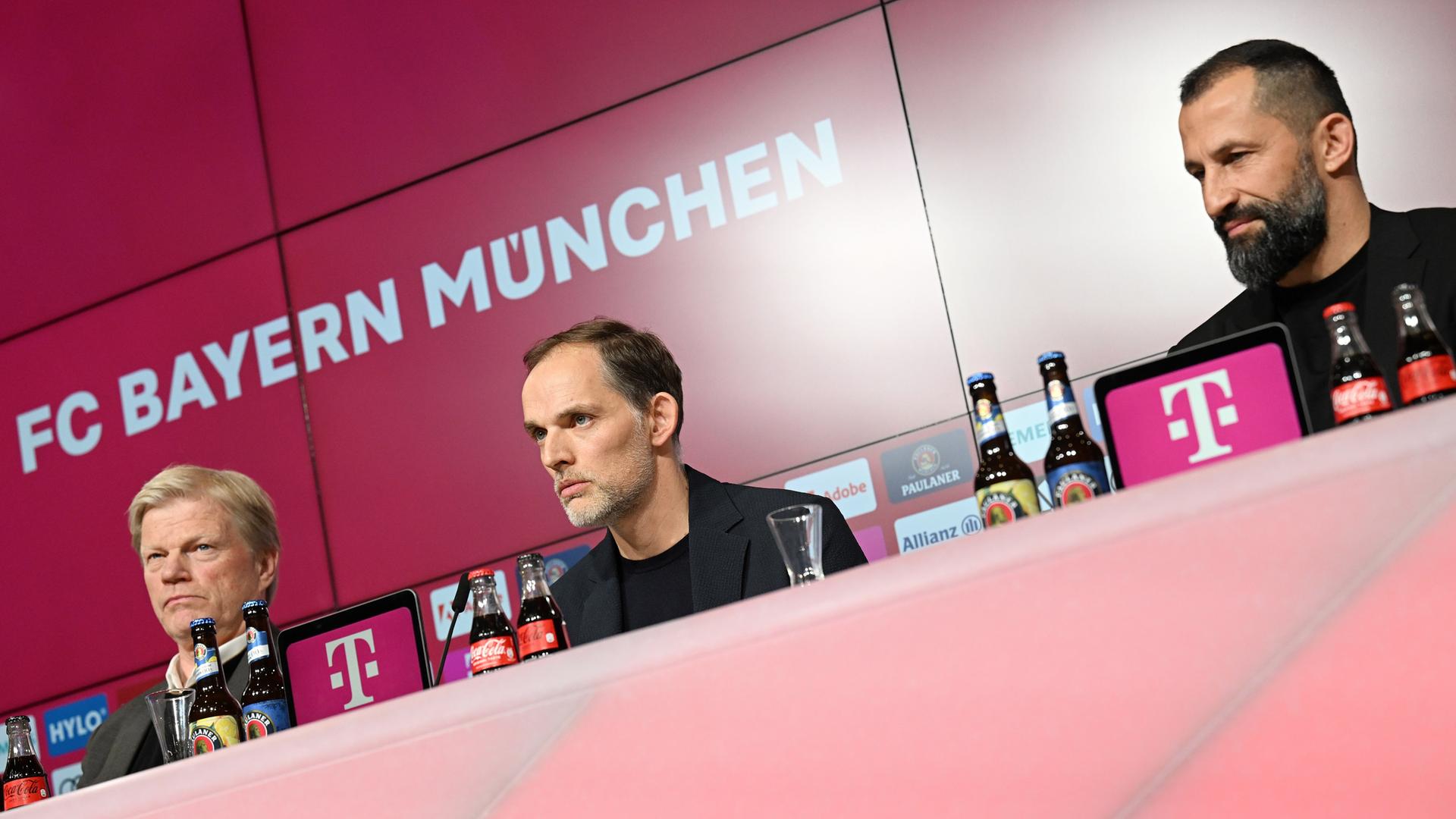 Neuer Cheftrainer des FC Bayern München, Thomas Tuchel, bei seiner Vorstellung in der Allianz-Arena mit Vorstandschef Oliver Kahn und Sportvorstand Hasan Salihamidzic Neuer Cheftrainer des FC Bayern München, Thomas Tuchel, bei seiner Vorstellung in der Allianz-Arena mit Vorstandschef Oliver Kahn und Sportvorstand Hasan Salihamidzic