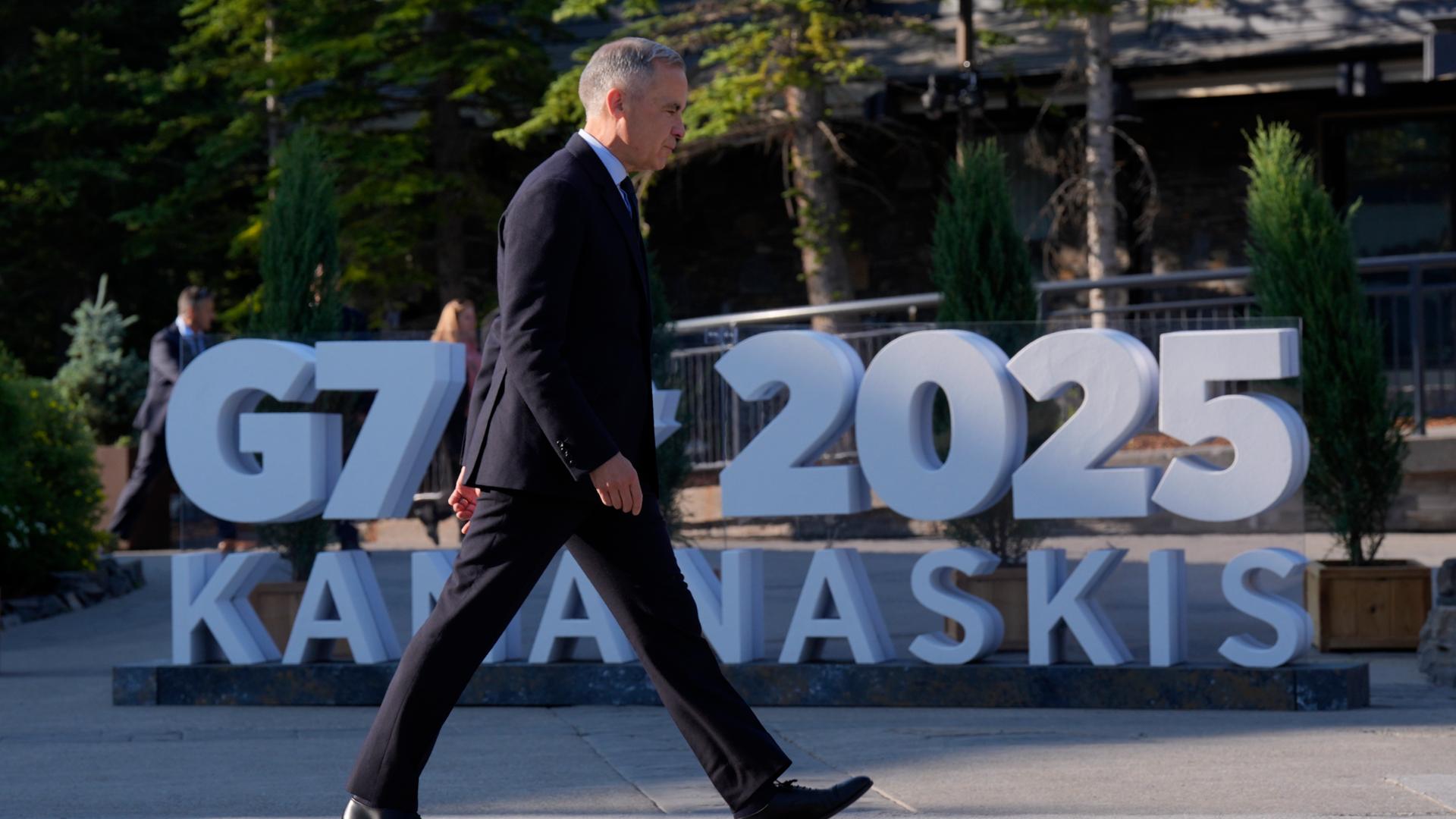 NATO-Generalsekretär Mark Rutte geht vor dem G7-Gipfel-Hinweis in Kananaskis, Kanada. 