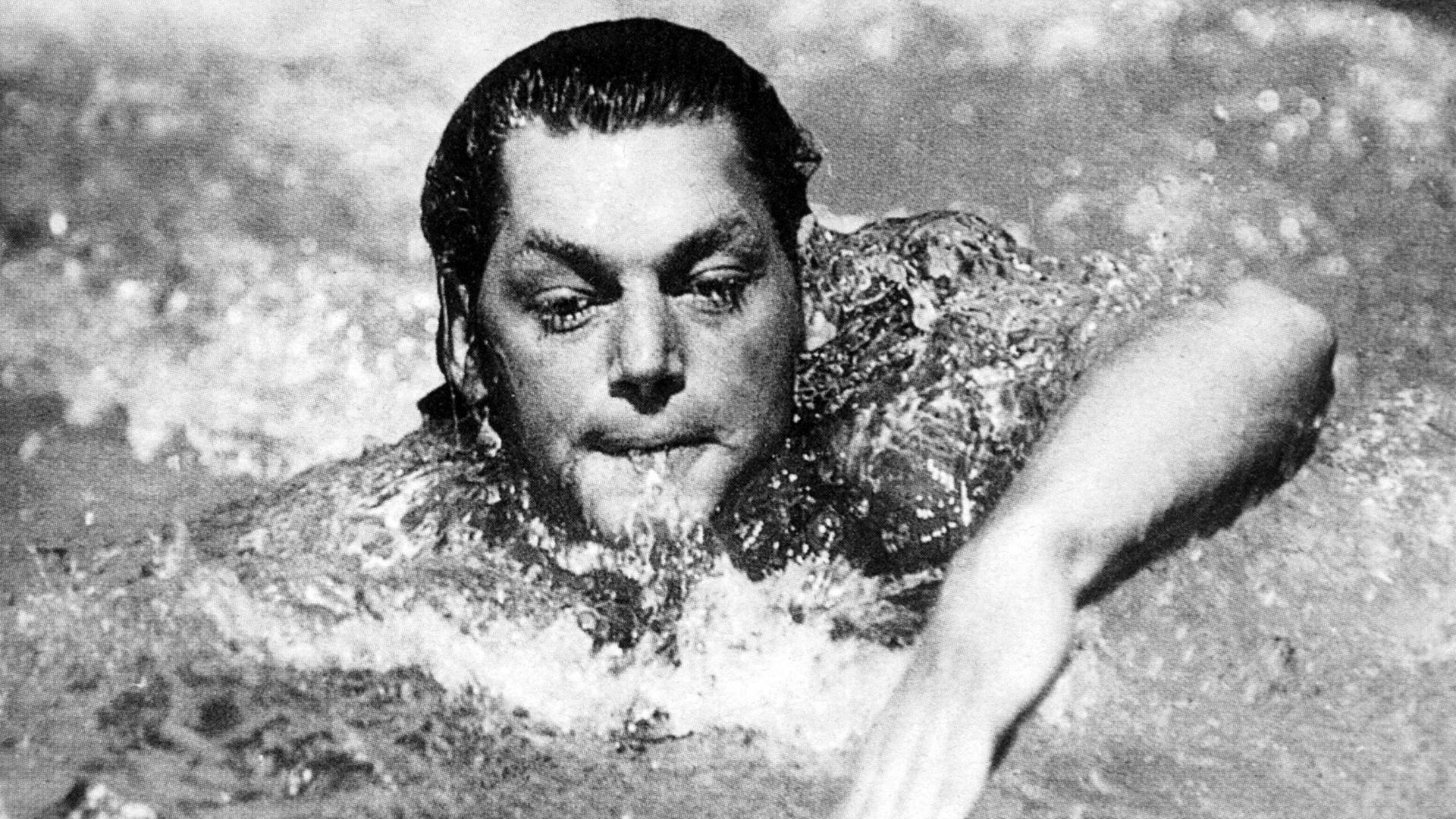 Der US-Schwimmer Johnny Weissmüller bei den Olympischen Spielen 1924 in Paris