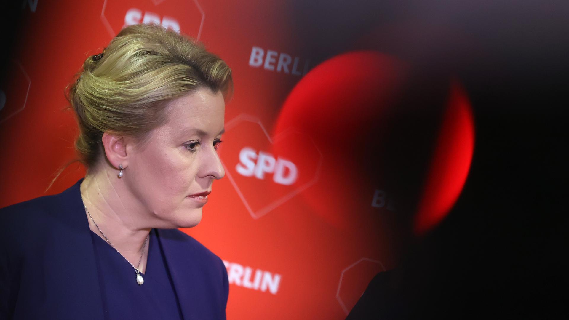 Berlins Regierende Bürgermeisterin Franziska Giffey (SPD) gibt eine Pressekonferenz nach der Sitzung des SPD-Landesvorstandes.