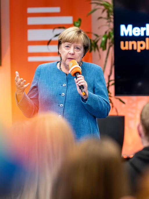 14.10.2026 Aufzeichnung der ersten Folge der Reihe „Merkel unplugged“ Dr. Angela Merkel diskutiert mit Schülerinnen, moderiert von Korbinian Frenzel 14.10.2026 Aufzeichnung der ersten Folge der Reihe „Merkel unplugged“ Dr. Angela Merkel diskutiert mit Schülerinnen, moderiert von Korbinian Frenzel