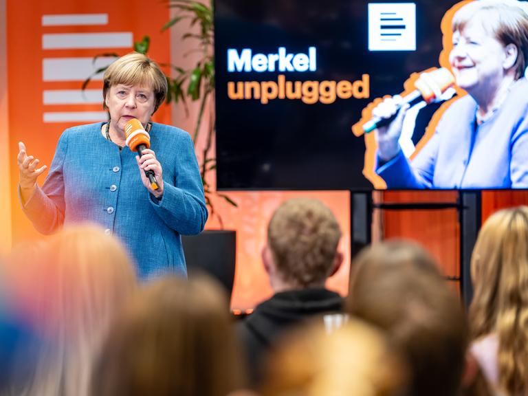 14.10.2026 Aufzeichnung der ersten Folge der Reihe „Merkel unplugged“ Dr. Angela Merkel diskutiert mit Schülerinnen, moderiert von Korbinian Frenzel 14.10.2026 Aufzeichnung der ersten Folge der Reihe „Merkel unplugged“ Dr. Angela Merkel diskutiert mit Schülerinnen, moderiert von Korbinian Frenzel