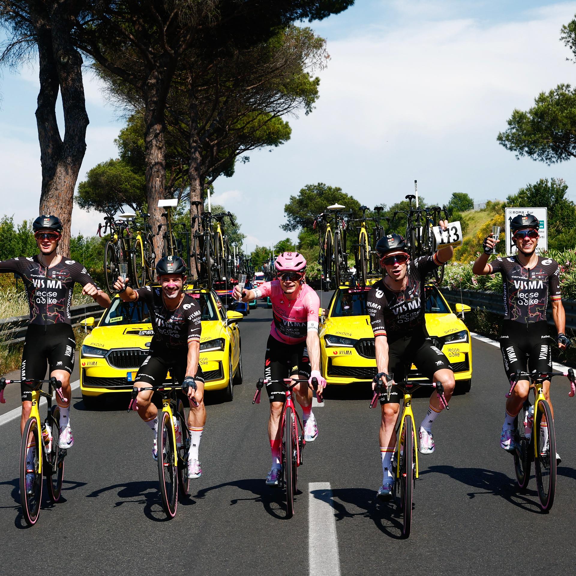 Radrennen - Jonas Vingegaard feiert Gesamtsieg bei Giro d Italia