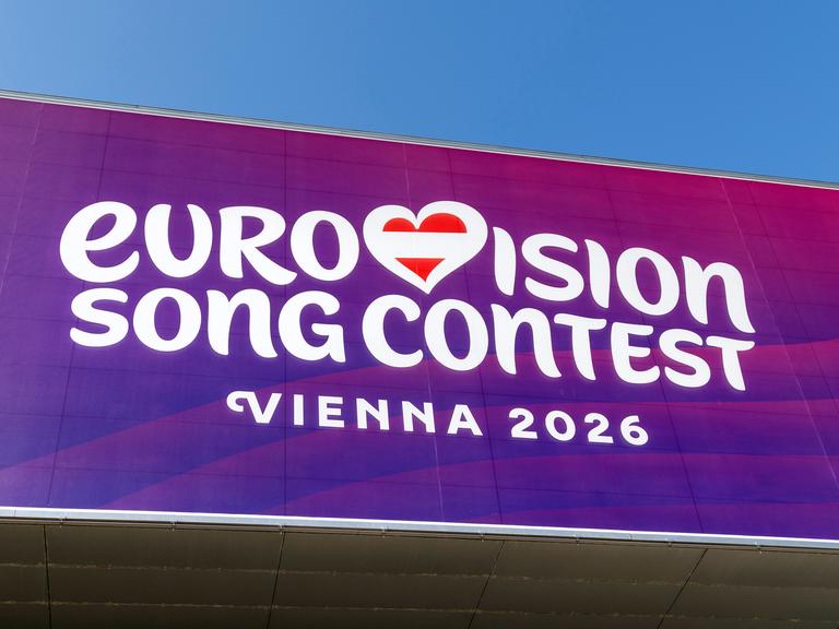 Das Logo des Eurovision Song Contest 2026 in Wien, das V von Vision ist ein rot-weißes Herz