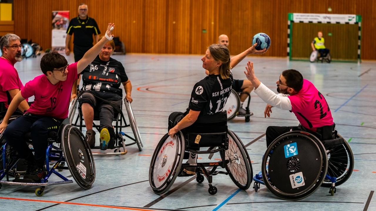 Im vergangenen Herbst nahmen die Rolli Rockets Aachen am 1. Internationalen ahg-Pokal teil, eine Pionierveranstaltung im Rollstuhl-Handball.