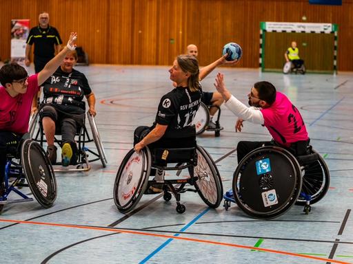 Im vergangenen Herbst nahmen die Rolli Rockets Aachen am 1. Internationalen ahg-Pokal teil, eine Pionierveranstaltung im Rollstuhl-Handball.