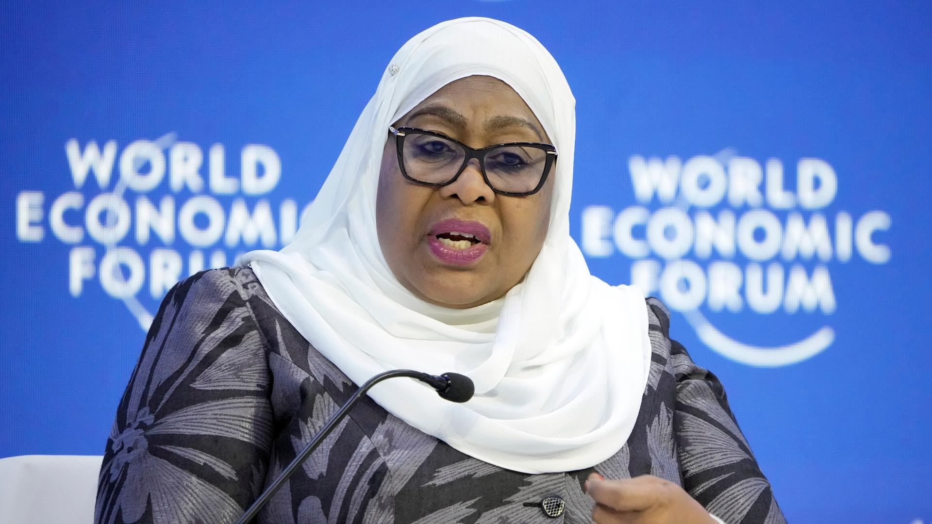 Das Foto zeigt Samia Suluhu Hassan, Präsidentin von Tansania, beim Weltwirtschaftsforum in Davos im Januar 2023. Das Foto zeigt Samia Suluhu Hassan, Präsidentin von Tansania, beim Weltwirtschaftsforum in Davos im Januar 2023.