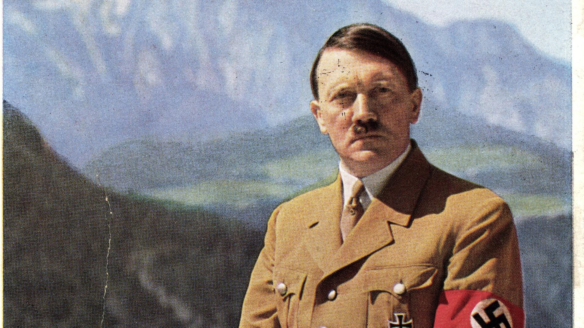 Porträt Adolf Hitler vor dem Bergpanorama am Obersalzberg. Porträt Adolf Hitler vor dem Bergpanorama am Obersalzberg.