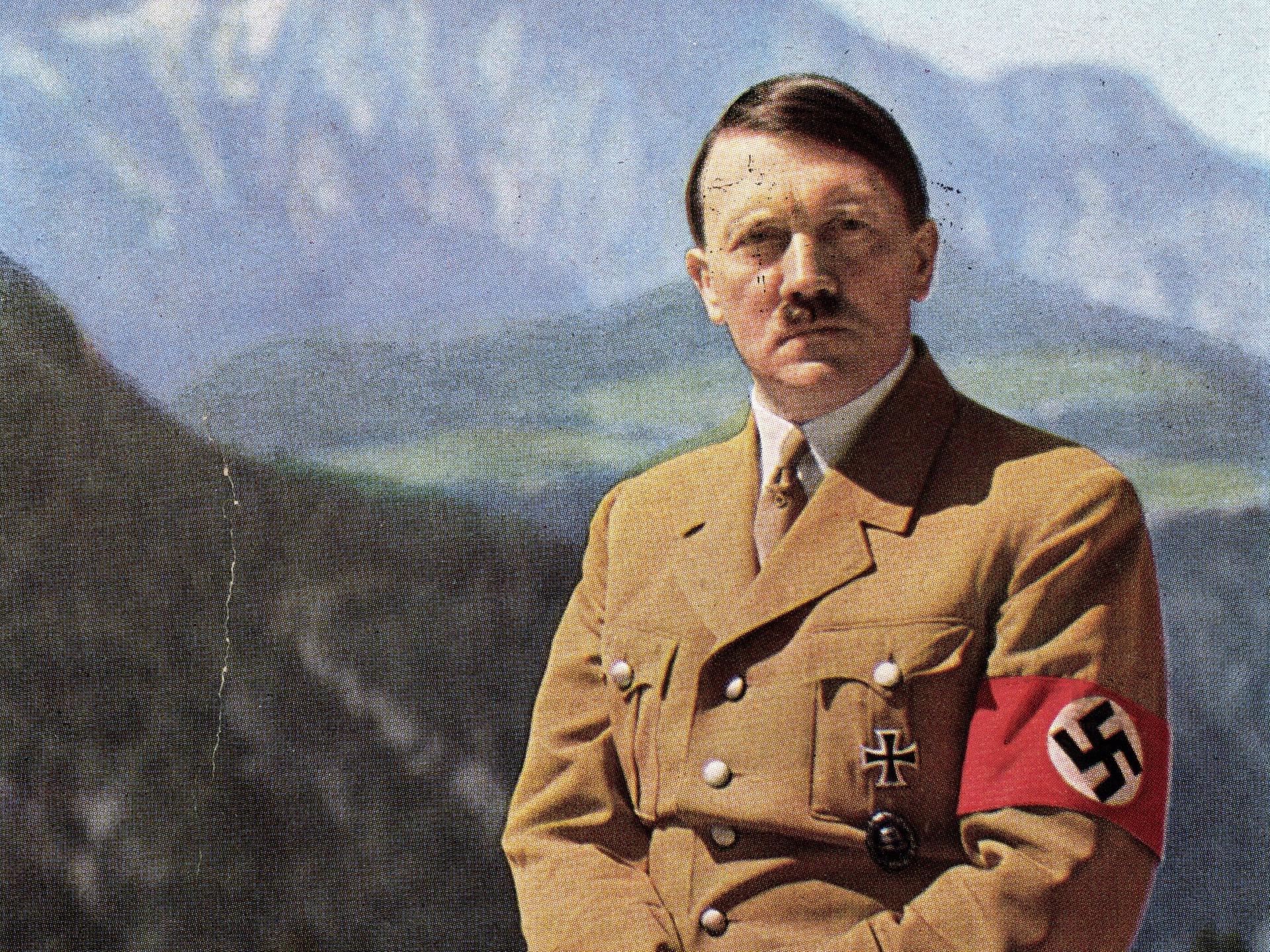 Porträt Adolf Hitler vor dem Bergpanorama am Obersalzberg Porträt Adolf Hitler vor dem Bergpanorama am Obersalzberg