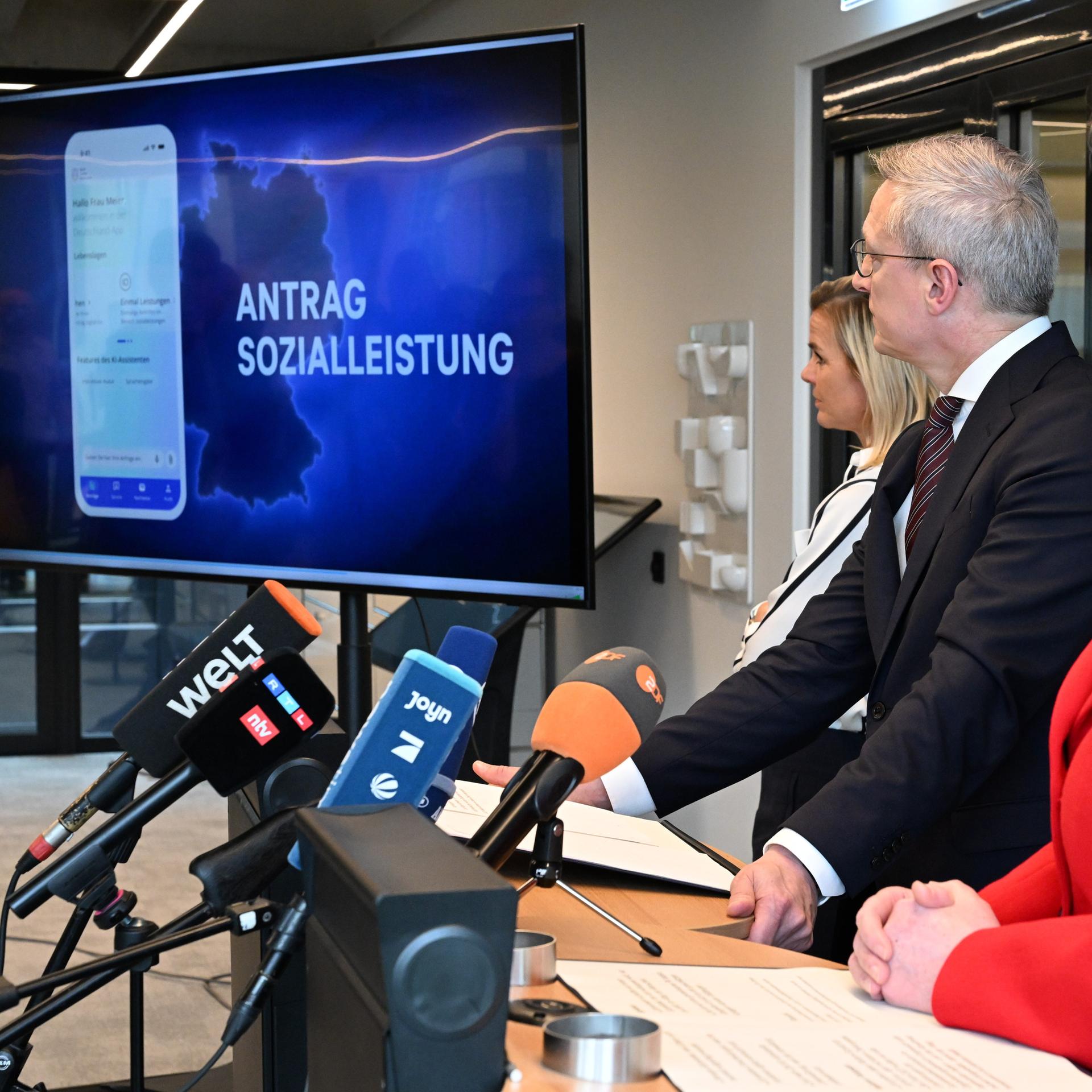 Digitalminister - Neue App soll Anträge vereinfachen - mit europäischer KI