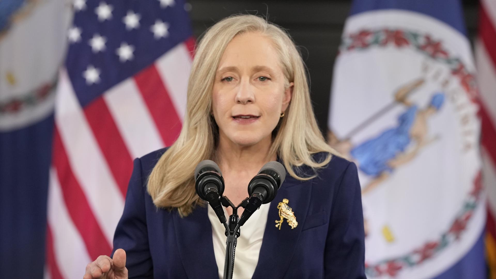 Abigail Spanberger, Gouverneurin von Virginia, hält die Antwort der Demokraten auf US-Präsident Trumps Rede zur Lage der Nation. Abigail Spanberger, Gouverneurin von Virginia, hält die Antwort der Demokraten auf US-Präsident Trumps Rede zur Lage der Nation.