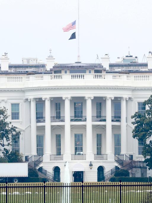 Blick auf die Vorderseite des Weißen Hauses in Washington. (Quelle: imago)