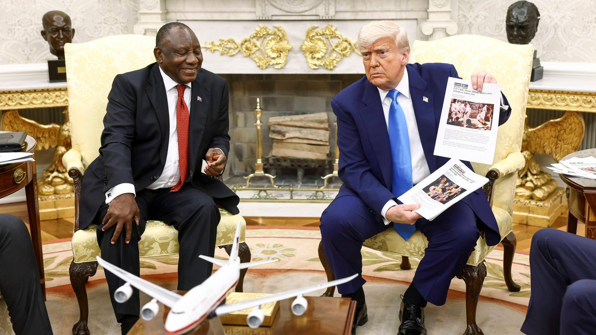 Südafrikas Präsident Cyril Ramaphosa (links) zu Gast bei US-Präsident Donald Trump (rechts) im Weißen Haus Südafrikas Präsident Cyril Ramaphosa (links) zu Gast bei US-Präsident Donald Trump (rechts) im Weißen Haus