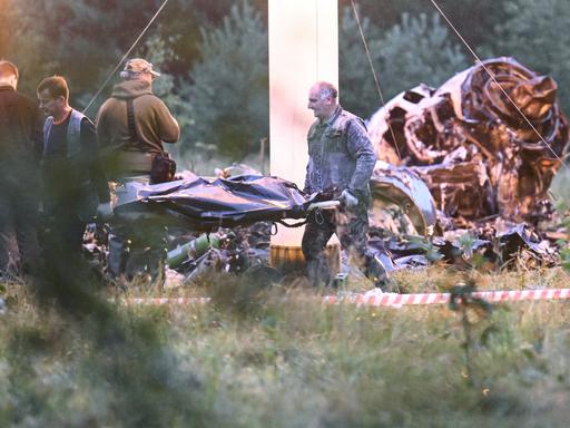 Bergungsarbeiten am Flugzeugwrack