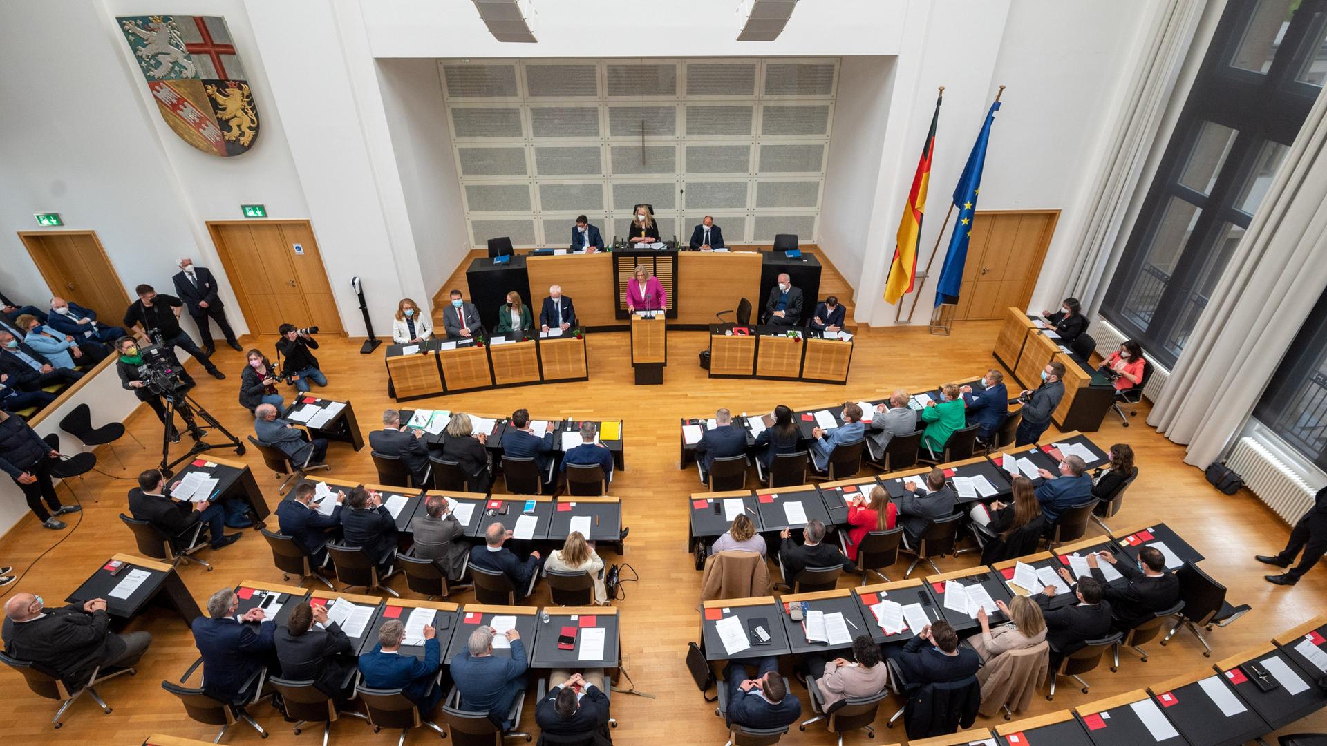 Landtag des Saarlandes in Saarbrücken von oben fotografiert. 