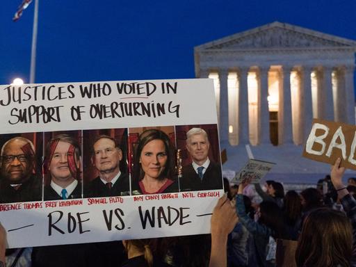 Protest von Befürwortern des Rechts auf Abtreibung gegen die konservativen Verfassungs-Richter Thomas, Kavanaugh, Samuel Alito, Amy Coney Barrett und Neil Gorsuch
