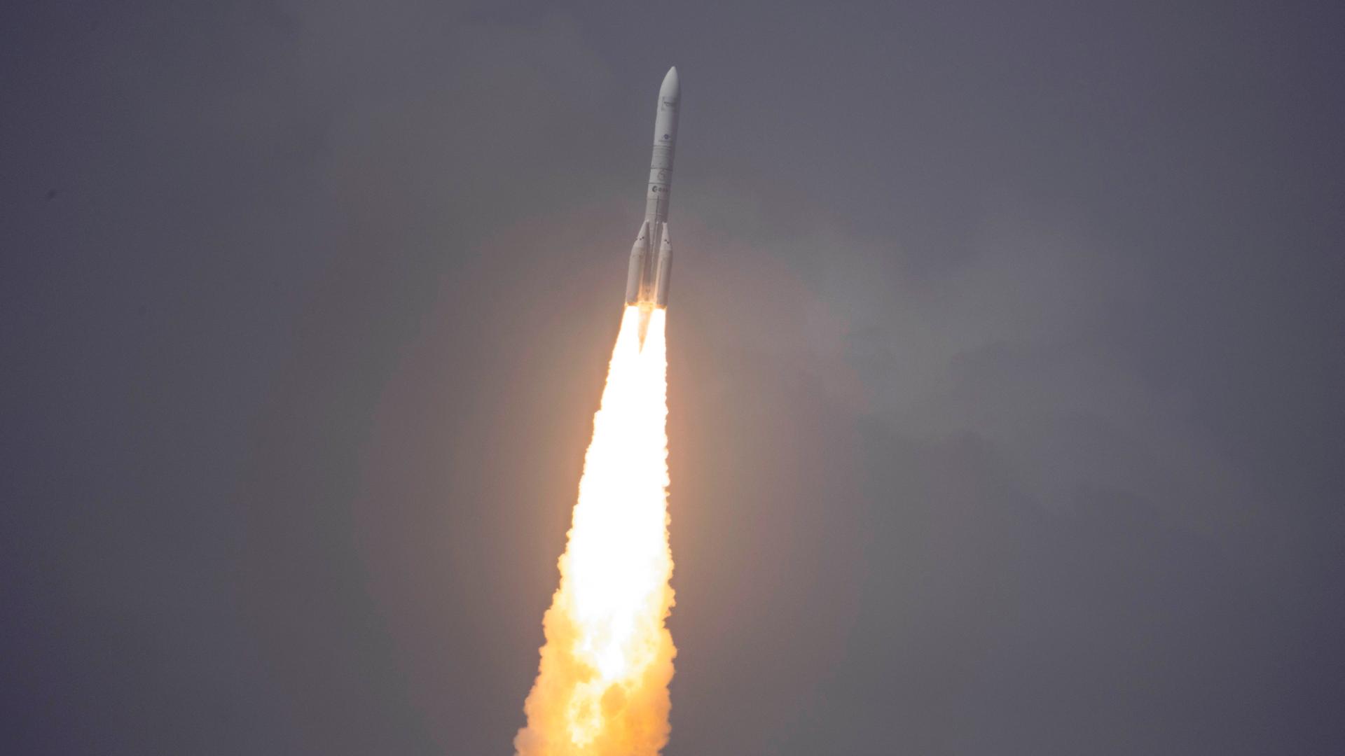Eine Ariane-6-Rakete mit 32 Satelliten für die Amazon-Leo-Konstellation startet am 12. Februar 2026 vom Weltraumbahnhof Guayana in Kourou 