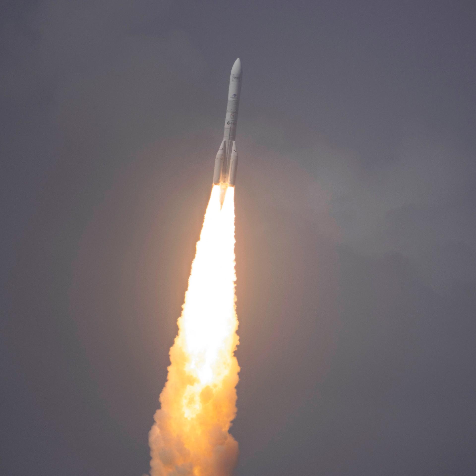 Eine Ariane-6-Rakete mit 32 Satelliten für die Amazon-Leo-Konstellation startet am 12. Februar 2026 vom Weltraumbahnhof Guayana in Kourou 