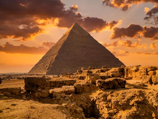 Die "Große Pyramide" von Cheops bei Sonnenuntergang.